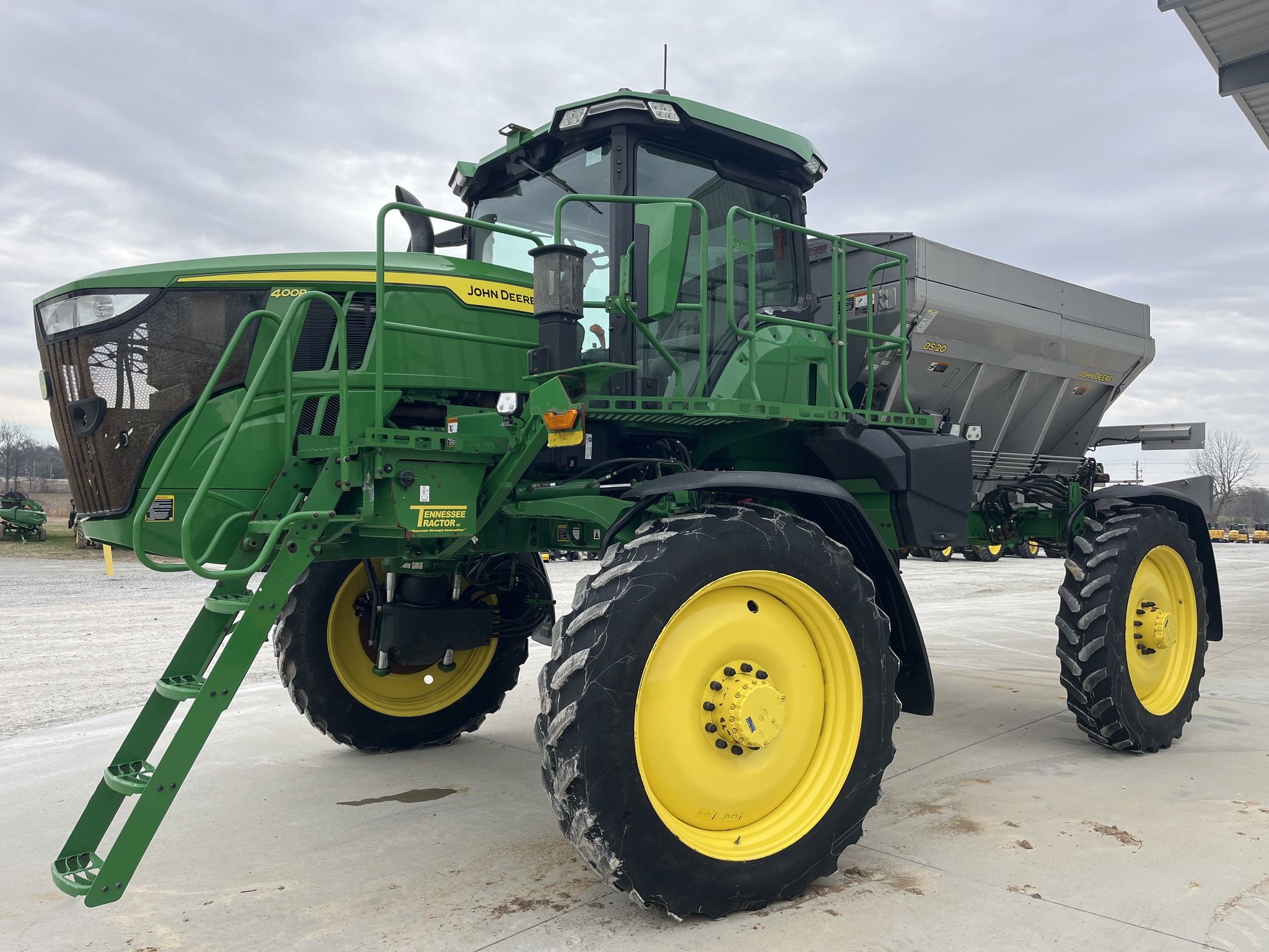 2022 John Deere 400R Image