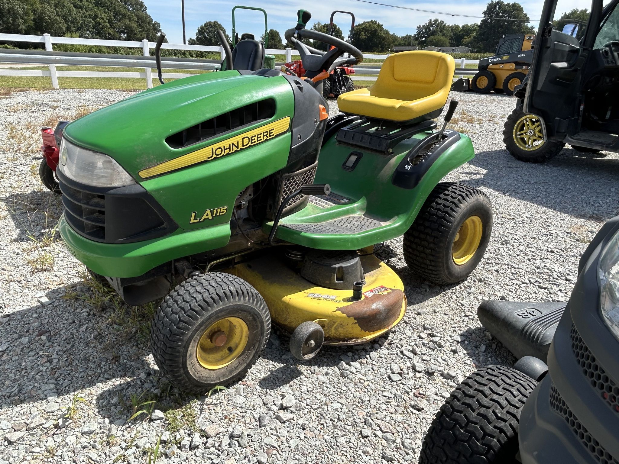 2010 John Deere LA115 Image