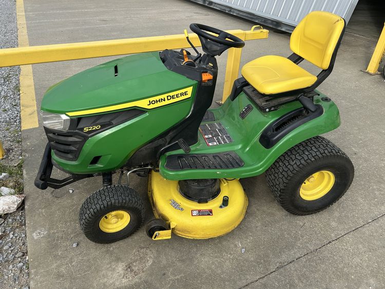 2022 John Deere S220 Image