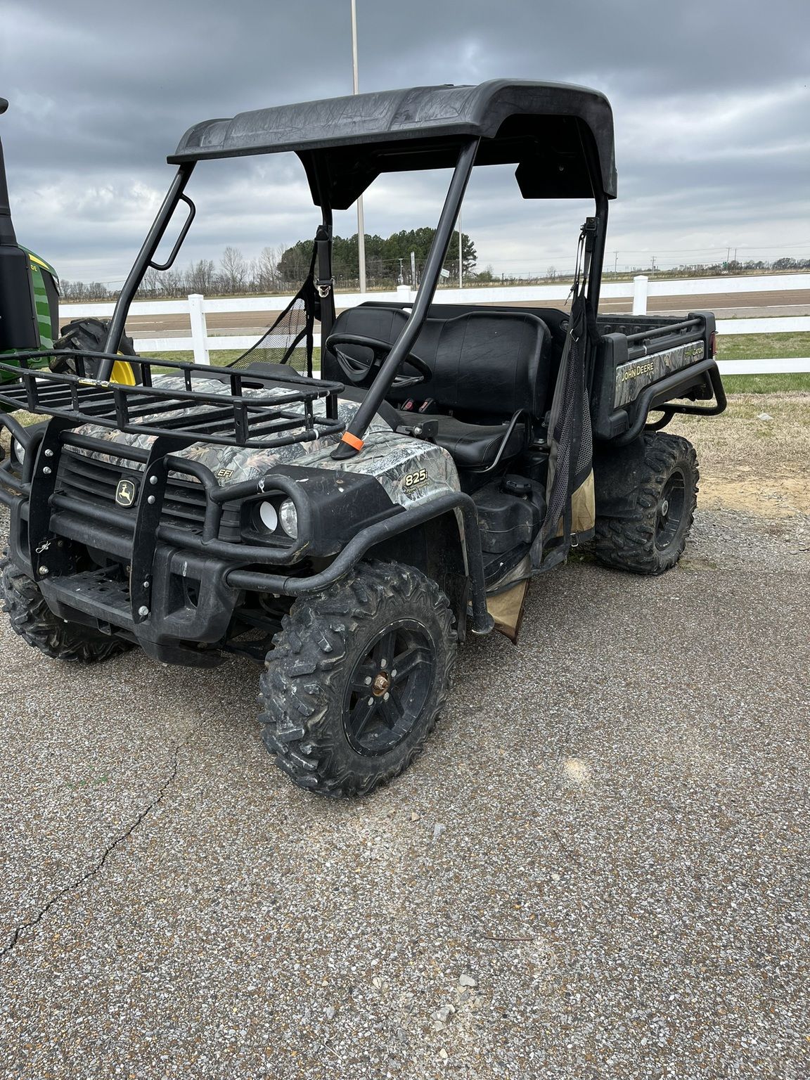 2016 John Deere 825i Image
