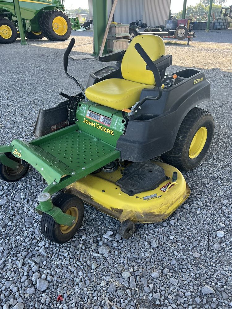 2014 John Deere Z445 Image
